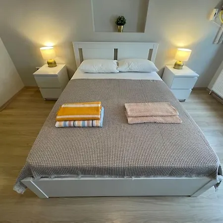 דירה W/ Balcony In Center,5 Mn Walk To Istiklal איסטמבול