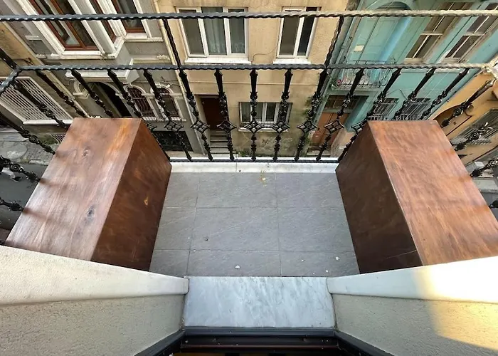 W/ Balcony In Center,5 Mn Walk To Istiklal Apartment